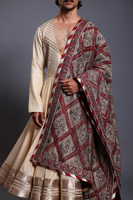 CF dupatta maroon